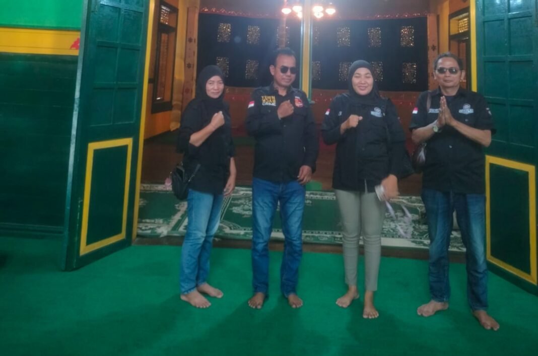 MAUNG Gelar Silaturahmi Suasana Lebaran: Dari Keraton Matan Ketapang ke Pantai Pecal