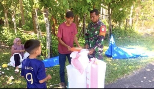 Lewat Komsos Produktif, Babinsa Koramil 01/Sukajaya Serap Aspirasi Petani dan Bantu Angkut Gabah -News
