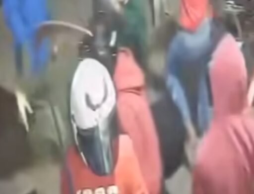 Geng Motor Serang Warga, Sepeda Motor & Rumah di Rusak Barang di Jarah