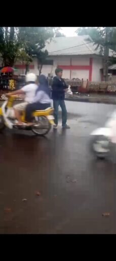 Karang taruna Awis tepang Berkolaborasi Dengan LSM Dobrak Bagi -bagi Takjil Di Bulan Ramadhan 1447H