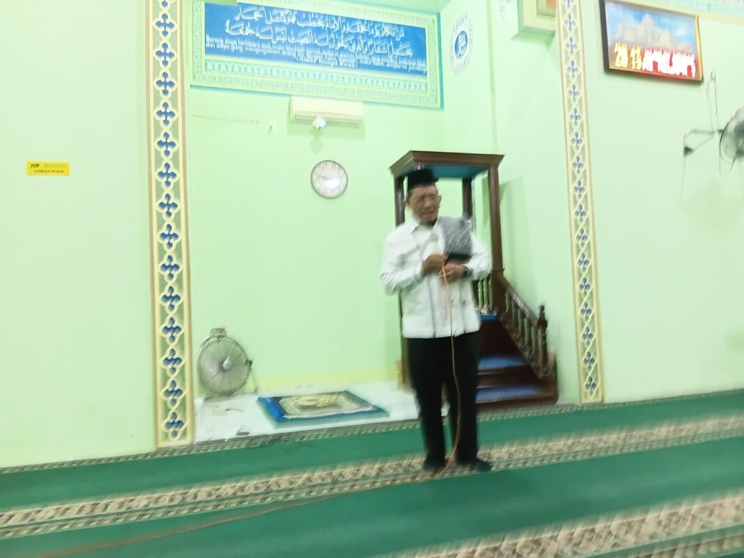 Penuh Haru, BKM Al-Muhajirin Lepas Calon Haji dengan Tepung Tawar
