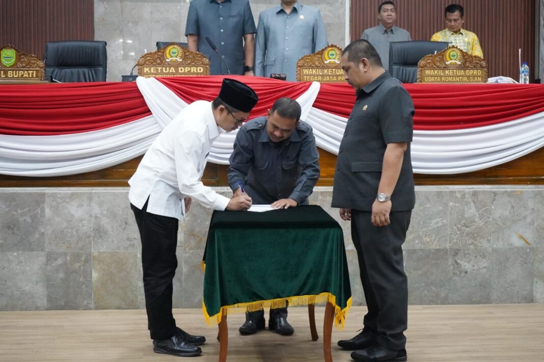 Raperda Desa Dan LKPJ Bupati 2025 Disahkan