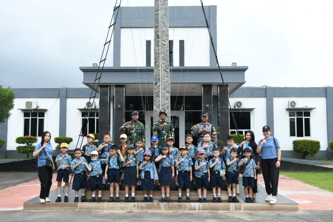 Belajar di Atas Kapal, Kodaeral XII Edukasi Generasi Muda Lewat Kunjungan Edukatif