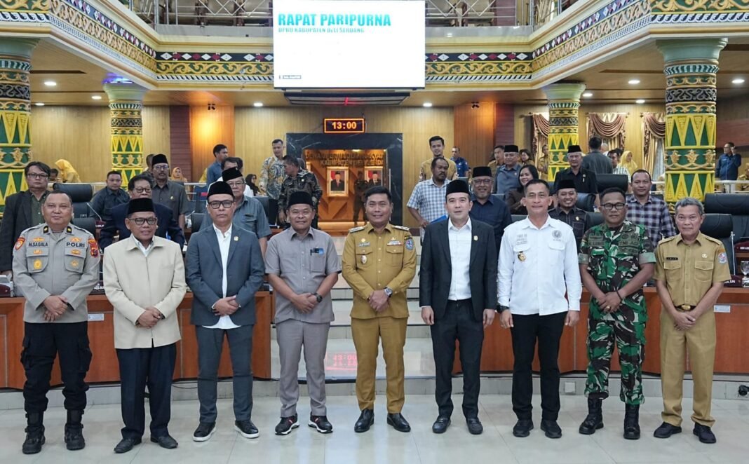 Lom Lom Suwondo Paparkan LKPJ Bupati Tahun 2025 dalam Rapat Paripurna