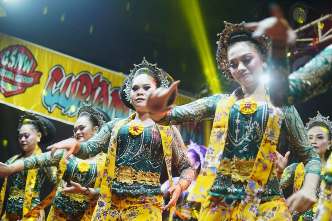 Kesenian Rakyat Meriahkan Milangkala Subang ke -78Di Alun -Alun Subang Dorong Pelastarian Budaya