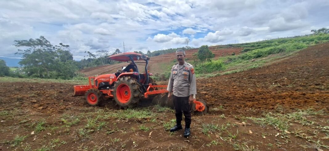 Sinergi Polri dan warga mempersiapkan lahan tanam jagung seluas 6 hektare