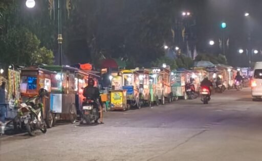 Pedagang kaki lima Kawasan Alun -alun Subang Menjadi Sorotan Warga