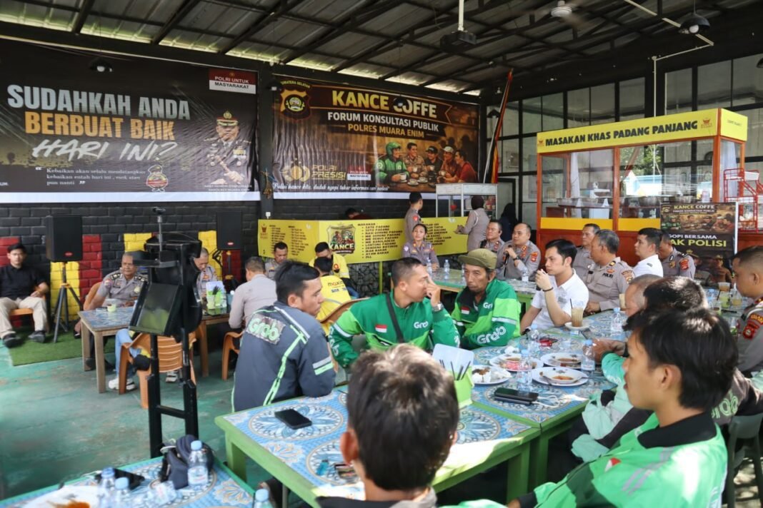 Kapolres Muara Enim ngopi bareng Resmikan Kafe Kance Coffee, Jembatani Warga Driver Ojol* Kapolres Muara Enim ngopi bareng Resmikan Kafe Kance Coffee, Jembatani Warga Driver Ojol*