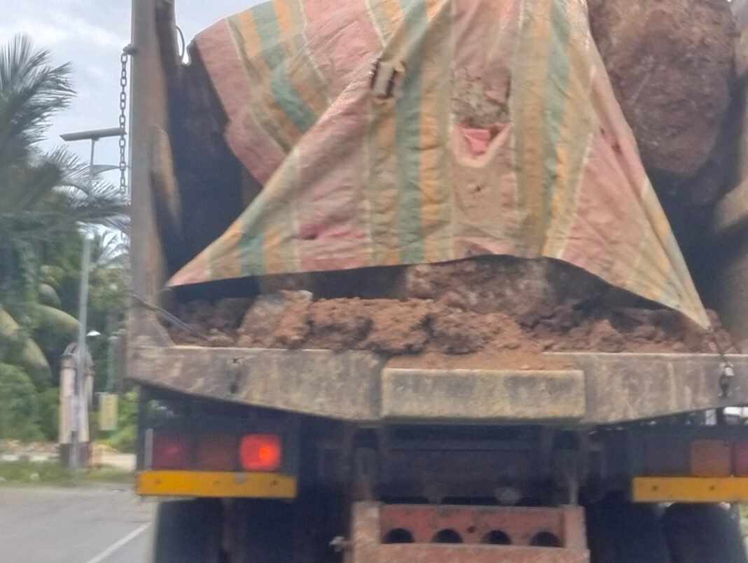 Truk Pengangkut Batu Gajah di Grong-grong Diduga Langgar Aturan, Muatan Tak Terikat Rantai |Kompas.sbs.-News Truk Pengangkut Batu Gajah di Grong-grong Diduga Langgar Aturan, Muatan Tak Terikat Rantai |Kompas.sbs.-News