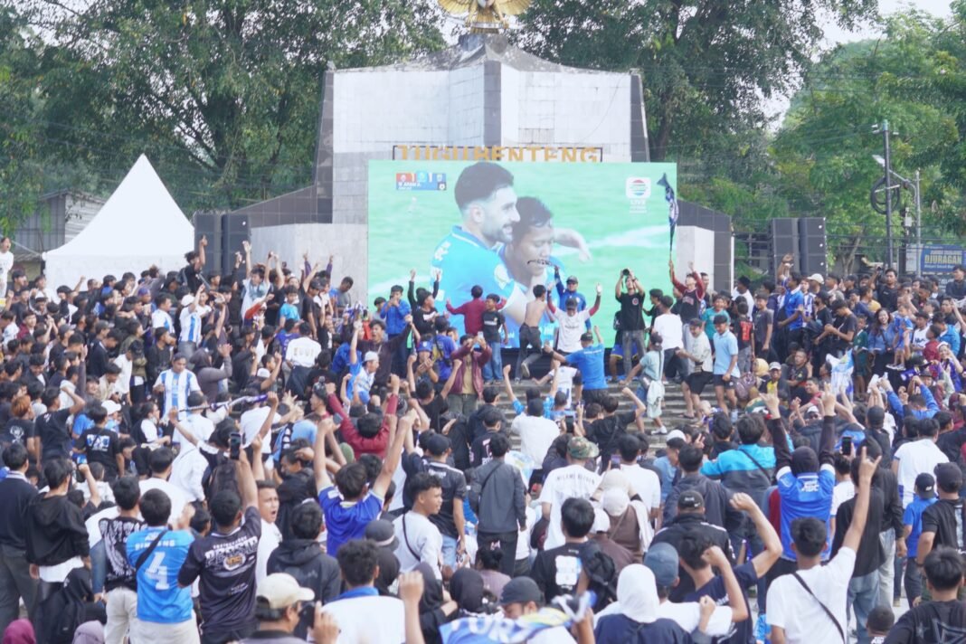 Bupati Subang Ikuti Nobar Saat Persib Bandung Tundukkan Persija Bupati Subang Ikuti Nobar Saat Persib Bandung Tundukkan Persija