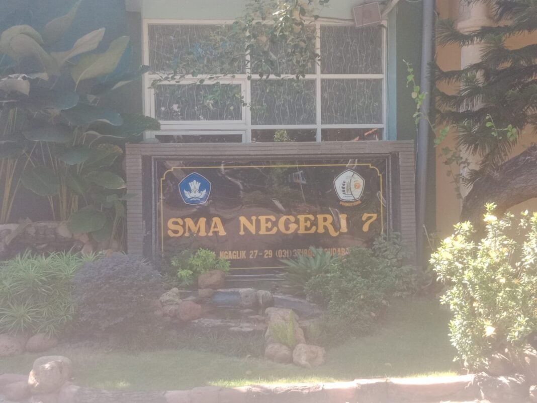 Klarifikasi dihindari,polemik pergantian komite sman7 surabaya makin bau rekayasa Klarifikasi dihindari,polemik pergantian komite sman7 surabaya makin bau rekayasa