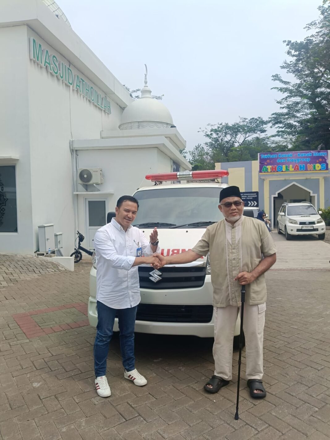 BRI KC Cibubur Dukung Layanan Sosial Yayasan Al-Atholillah Lewat Bantuan Ambulans BRI KC Cibubur Dukung Layanan Sosial Yayasan Al-Atholillah Lewat Bantuan Ambulans
