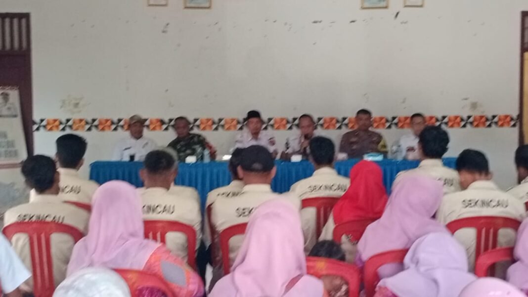 Camat Sekincau dan Lurah Juarsah Serap Aspirasi Warga dalam Pertemuan di Kantor Kelurahan Camat Sekincau dan Lurah Juarsah Serap Aspirasi Warga dalam Pertemuan di Kantor Kelurahan