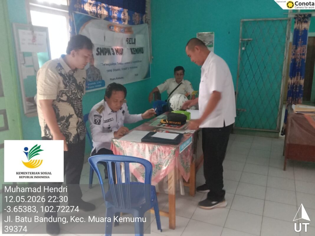 Silaturahmi ke SMPN 3, Camat Muara Kemumu Hartawan S.H. Tekankan Pentingnya Pendidikan* Silaturahmi ke SMPN 3, Camat Muara Kemumu Hartawan S.H. Tekankan Pentingnya Pendidikan*