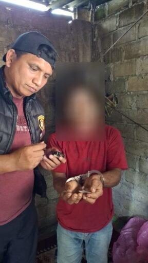 Gerebek Gubuk Maut! Polsek Salapian Bekuk Pengedar Sabu Saat Bungkus Paket, 2 Gram Disita di Pancur Ido Gerebek Gubuk Maut! Polsek Salapian Bekuk Pengedar Sabu Saat Bungkus Paket, 2 Gram Disita di Pancur Ido