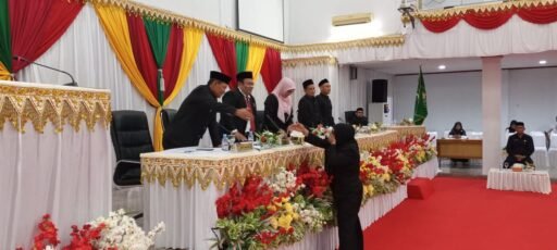 DPRK Sabang Tegaskan Komitmen Pengawasan dan Pembangunan Daerah Melalui Rekomendasi LKPJ Wali Kota 2025 DPRK Sabang Tegaskan Komitmen Pengawasan dan Pembangunan Daerah Melalui Rekomendasi LKPJ Wali Kota 2025