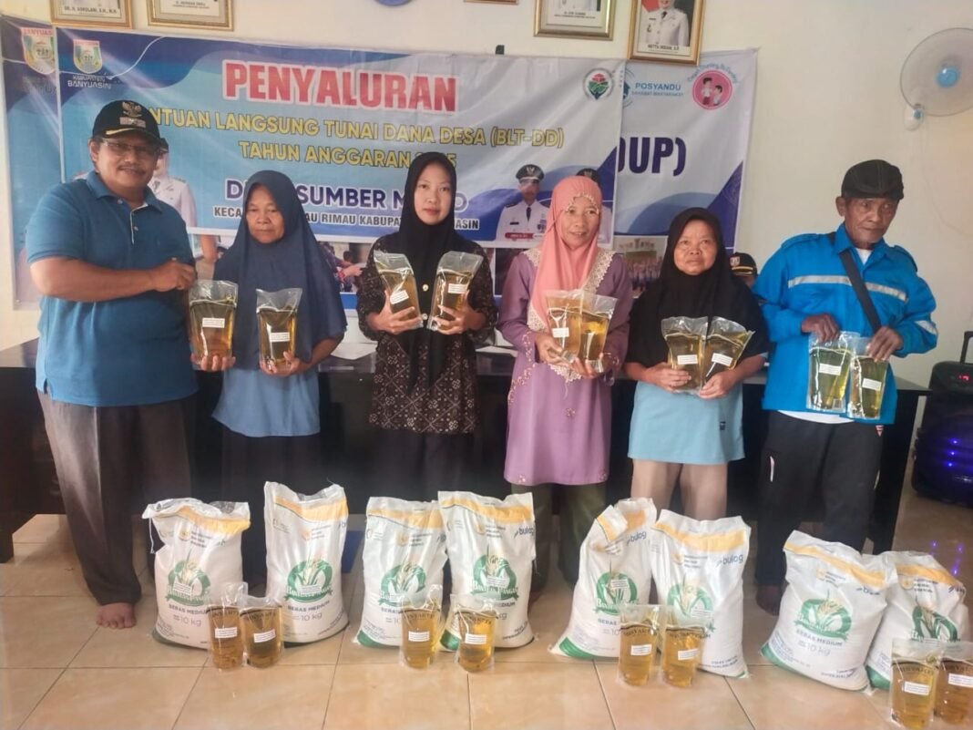 Pemerintah Desa Sumber Mulyo Menyalurkan Bansos Beras Dan Minyak Goreng Sebanyak 179 Kpm Pemerintah Desa Sumber Mulyo Menyalurkan Bansos Beras Dan Minyak Goreng Sebanyak 179 Kpm