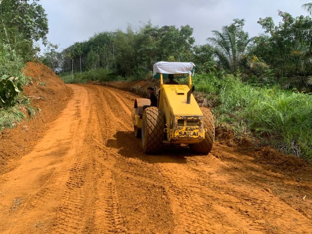 *Peningkatan Jalan Penghubung Semayang – Tanak Capai 80 Persen* *Peningkatan Jalan Penghubung Semayang – Tanak Capai 80 Persen*