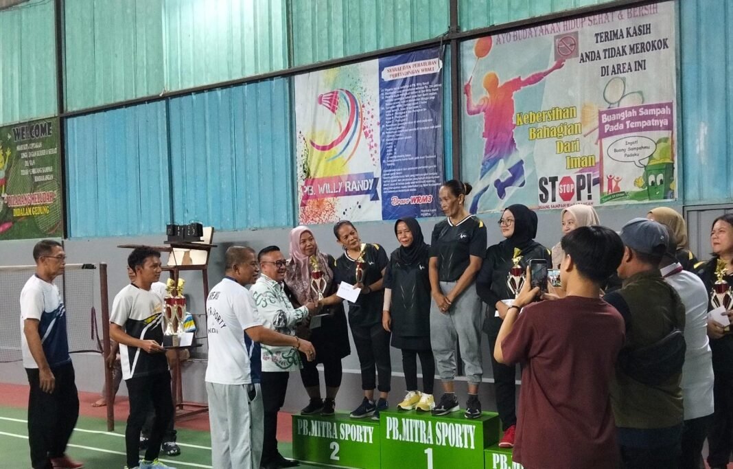 Kadispora dan Ketua Koni Tutup Turnamen Badminton PB Mitra Sporty,Olahraga Guna Cegah Narkoba dan Judi Online Kadispora dan Ketua Koni Tutup Turnamen Badminton PB Mitra Sporty,Olahraga Guna Cegah Narkoba dan Judi Online