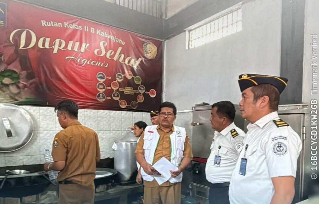 Dinkes Karo Survei Lapangan Terkait Kelayakan Higienis Makanan di Rutan Kabanjahe Dinkes Karo Survei Lapangan Terkait Kelayakan Higienis Makanan di Rutan Kabanjahe