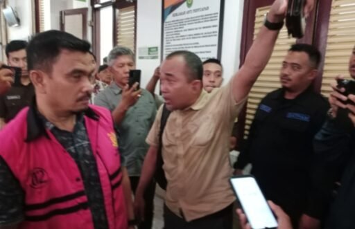 Sidang Tipikor Kuasa Hukum Saiful Abdi Teriak Kriminalisasi: Tanda Tangan Dipalsu, Libatkan Eks Pj Bupati! Sidang Tipikor Kuasa Hukum Saiful Abdi Teriak Kriminalisasi: Tanda Tangan Dipalsu, Libatkan Eks Pj Bupati!