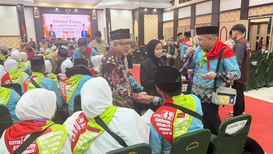 Wabup Bantaeng Dampingi Rombongan Jamaah Calon Haji di Embarkasi Wabup Bantaeng Dampingi Rombongan Jamaah Calon Haji di Embarkasi