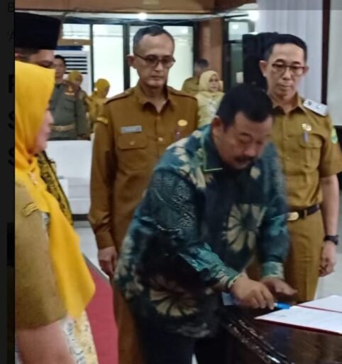 Miris!!! Ritasari Mutasi di Disdik Subang, Siluman Usulan K3S Di Abaikan , Amburadul Sundawani Geleng Kepala Miris!!! Ritasari Mutasi di Disdik Subang, Siluman Usulan K3S Di Abaikan , Amburadul Sundawani Geleng Kepala