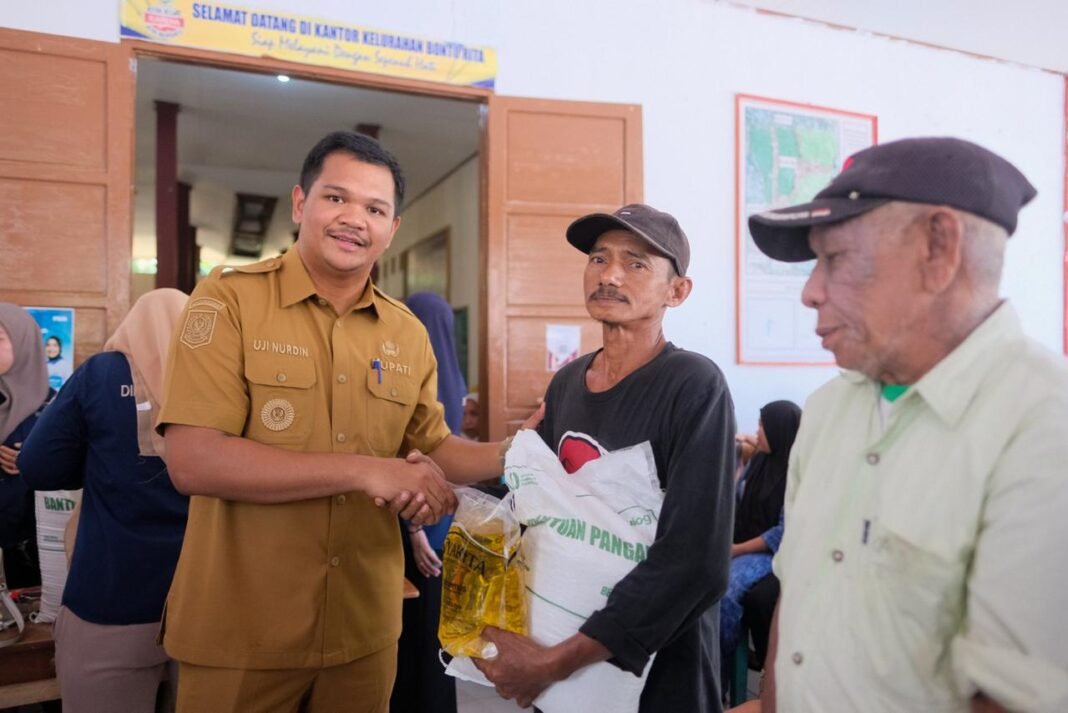 Bersama Dandim 1410, Bupati Bantaeng Salurkan Bantuan dan Tinjau Progres Pembangunan Jembatan Garuda Bersama Dandim 1410, Bupati Bantaeng Salurkan Bantuan dan Tinjau Progres Pembangunan Jembatan Garuda