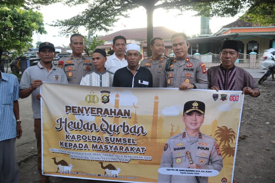 Wujud Kepedulian Jelang Iduladha, Kapolda Sumsel Salurkan Sapi Kurban untuk Warga Desa Tanjung Terang Wujud Kepedulian Jelang Iduladha, Kapolda Sumsel Salurkan Sapi Kurban untuk Warga Desa Tanjung Terang