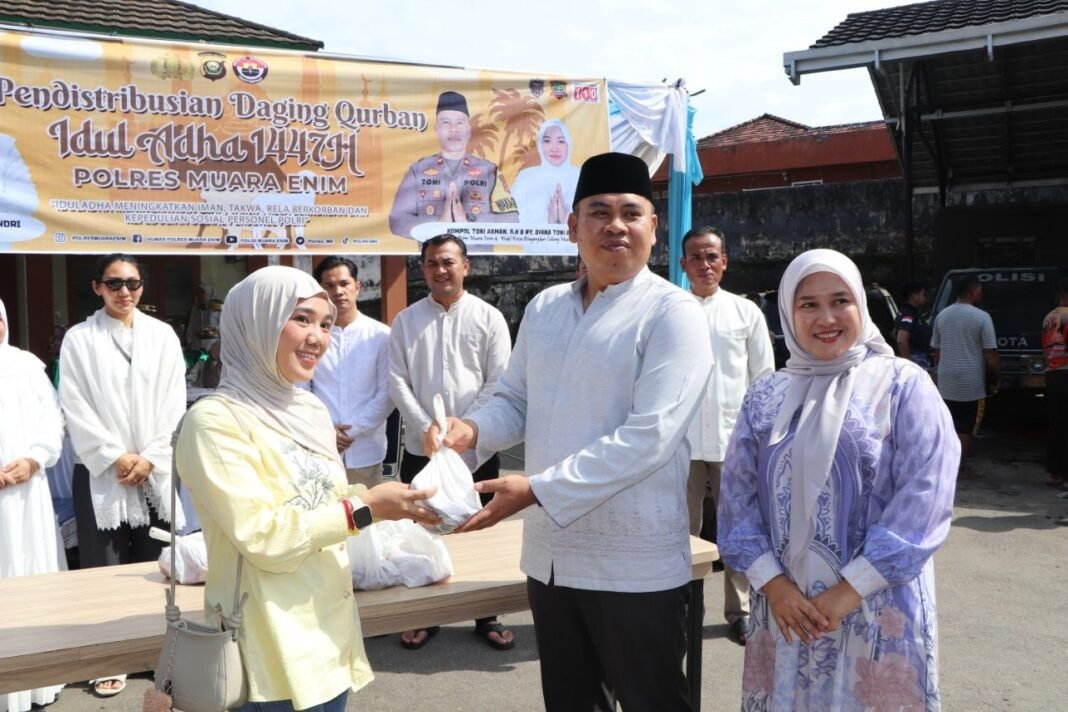 Humanis dan Peduli, Polres Muara Enim Sembelih 14 Sapi dan 12 Kambing di Hari Idul adha Humanis dan Peduli, Polres Muara Enim Sembelih 14 Sapi dan 12 Kambing di Hari Idul adha