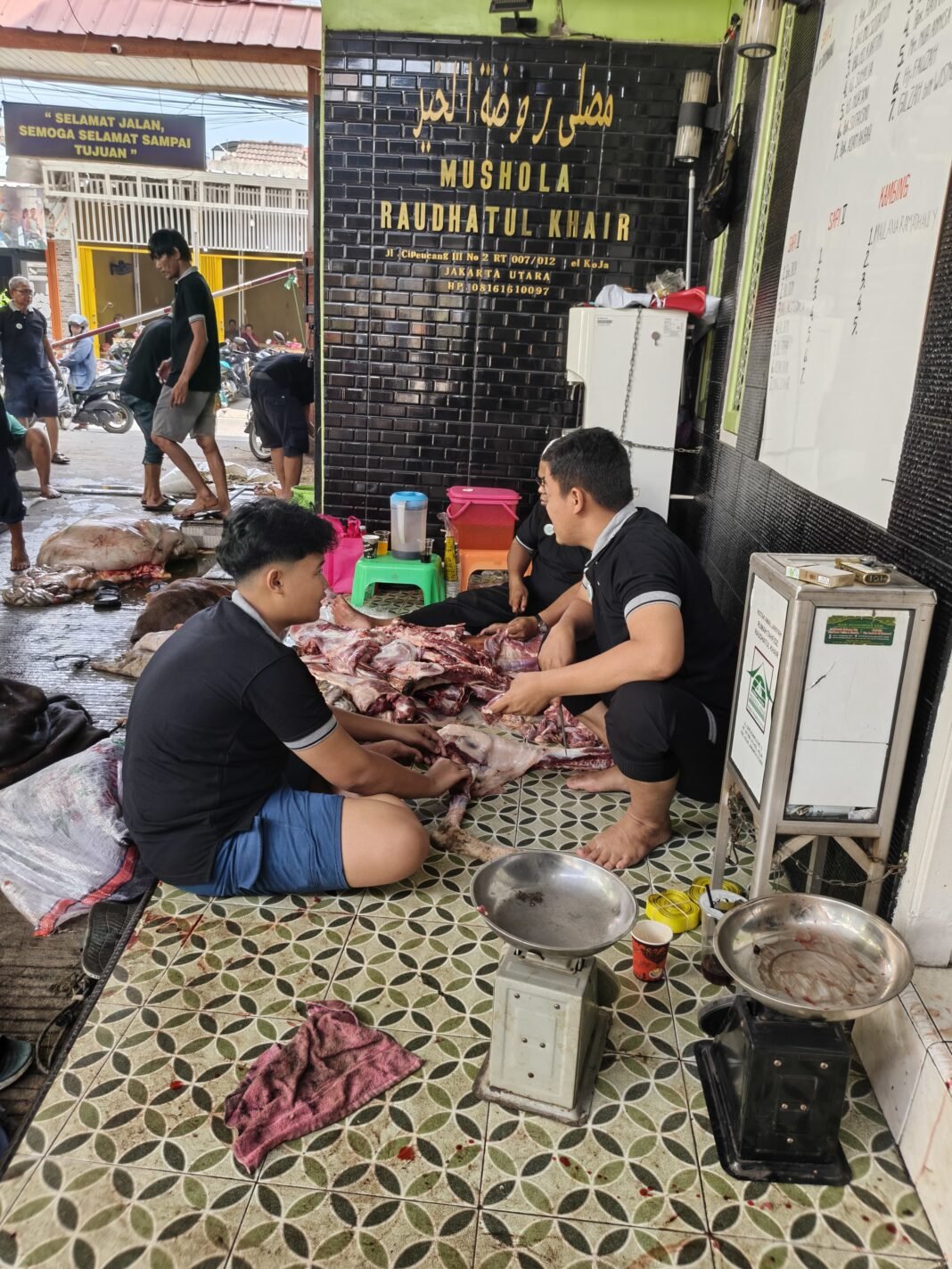 Ketua yayasan Khutoba koja jakarta-Utara menggelar acara Penyembelihan Hewan Qurban Ketua yayasan Khutoba koja jakarta-Utara menggelar acara Penyembelihan Hewan Qurban