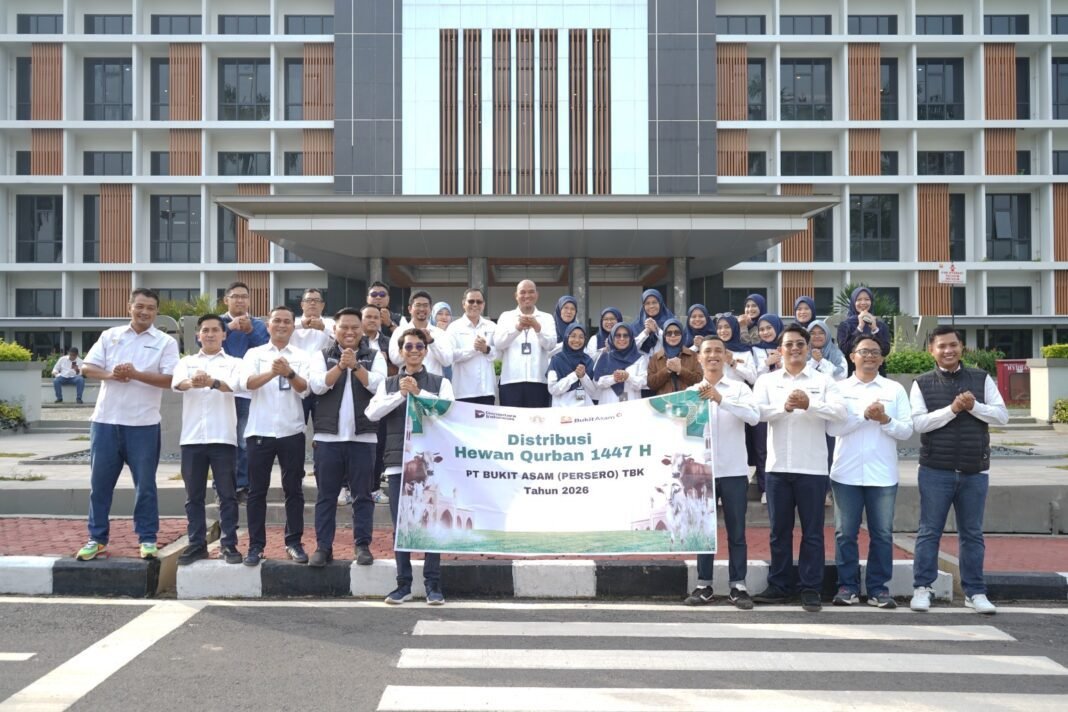 Tebar Kebahagiaan Idul Adha, PTBA Salurkan 300 Hewan Kurban di Berbagai Wilayah Operasional Tebar Kebahagiaan Idul Adha, PTBA Salurkan 300 Hewan Kurban di Berbagai Wilayah Operasional