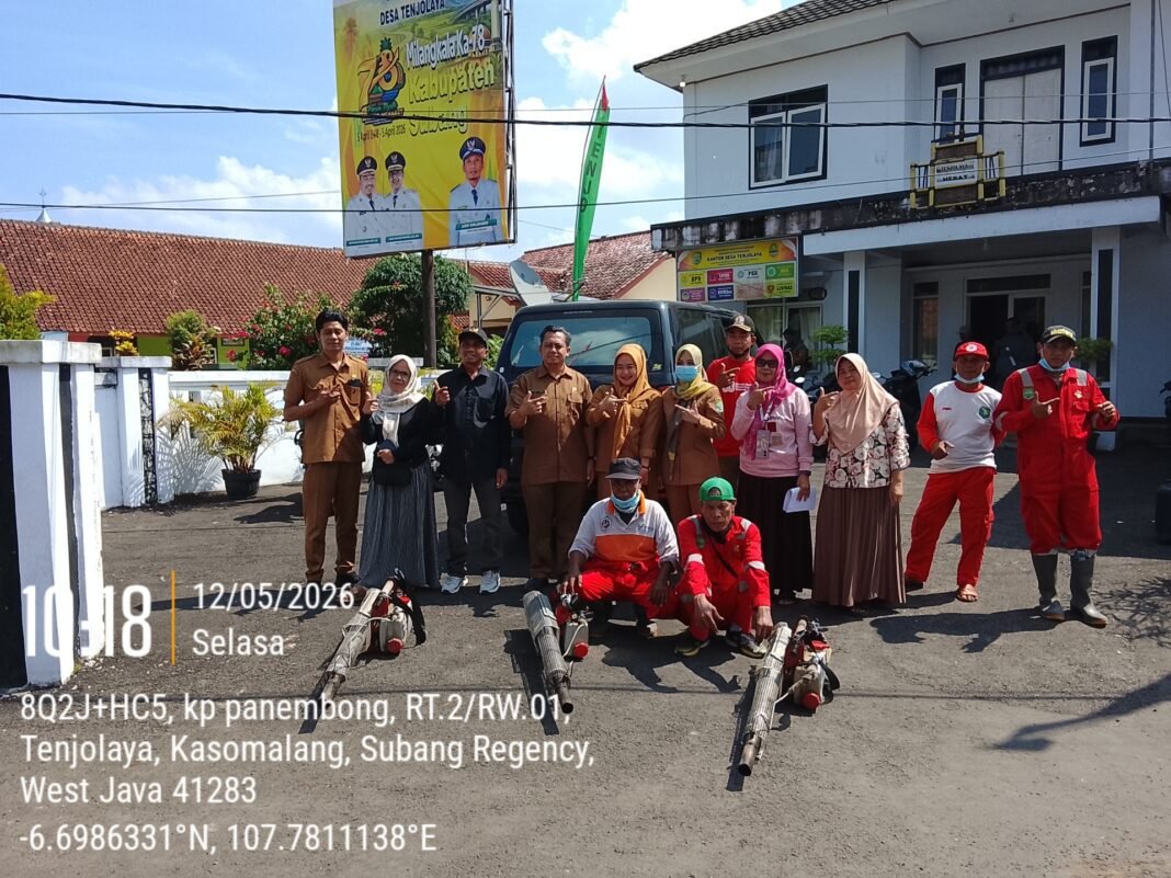 Pemdes Tencolaya Bersama UPT Puskesmas Kasomalang Gelar Fogging Dusun Panembong Pemdes Tencolaya Bersama UPT Puskesmas Kasomalang Gelar Fogging Dusun Panembong