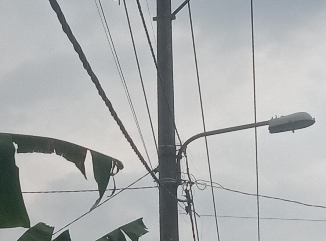 BERITA: LAMPU JALAN DESA BETUNG MATI TOTAL, MASYARAKAT KECEWA LAYANAN DINAS PERHUBUNGAN BERITA: LAMPU JALAN DESA BETUNG MATI TOTAL, MASYARAKAT KECEWA LAYANAN DINAS PERHUBUNGAN