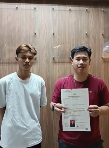 *Urus SKCK di Polda Metro Jaya, Warga Sebut Pelayanan Cepat dan Memuaskan* *Urus SKCK di Polda Metro Jaya, Warga Sebut Pelayanan Cepat dan Memuaskan*