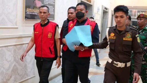 Wakil Bupati Penukal Abab Lematang Ilir (PALI), Iwan Tuaji, Tim penyidik Kejati Wakil Bupati Penukal Abab Lematang Ilir (PALI), Iwan Tuaji, Tim penyidik Kejati