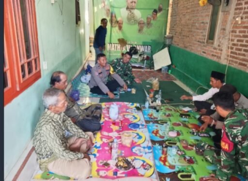Bhabinkamtibmas dan Babinsa di Wilayah Kecamatan Kedokanbunder Ajak Warga Jaga Keamanan Lingkungan Bhabinkamtibmas dan Babinsa di Wilayah Kecamatan Kedokanbunder Ajak Warga Jaga Keamanan Lingkungan