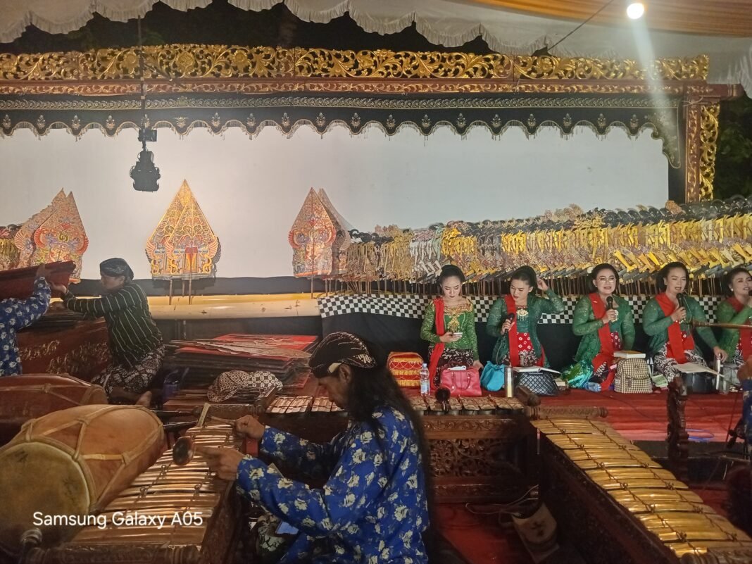 Wayang Kulit Dalang Ki Sunarpo Guno Prayitno Meriahkan Hajatan Pernikahan di Tersidi Lor, Pituruh, Purworejo Wayang Kulit Dalang Ki Sunarpo Guno Prayitno Meriahkan Hajatan Pernikahan di Tersidi Lor, Pituruh, Purworejo