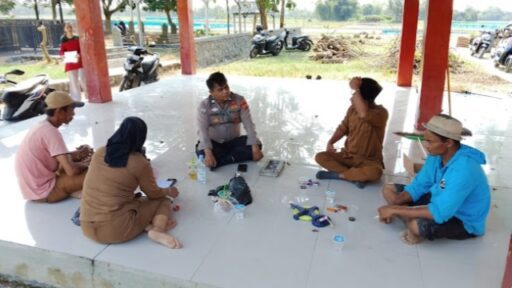 Bhabinkamtibmas Polsek Widasari Perkuat Sinergi Untuk Keamanan dan Kemajuan Desa Bhabinkamtibmas Polsek Widasari Perkuat Sinergi Untuk Keamanan dan Kemajuan Desa