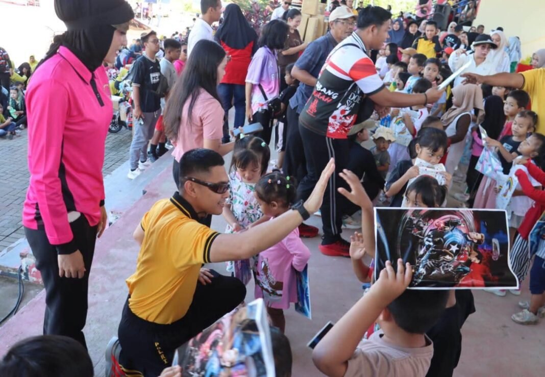 Ribuan Warga Padati Car Free Day Hari Bhayangkara ke-80, Polres Sanggau Pererat Kebersamaan dengan Masyarakat Ribuan Warga Padati Car Free Day Hari Bhayangkara ke-80, Polres Sanggau Pererat Kebersamaan dengan Masyarakat