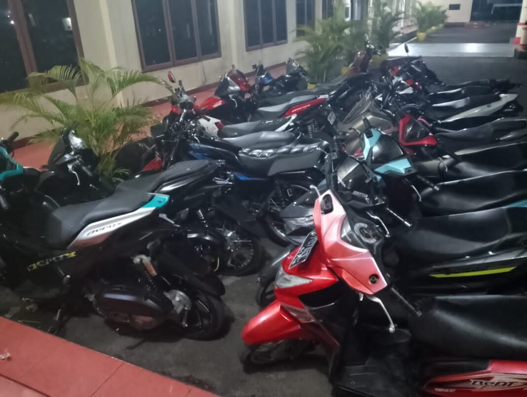 Ganyang Knalpot Brong! Polres Langkat Razia Malam Minggu, 19 Motor Disita di Stabat Ganyang Knalpot Brong! Polres Langkat Razia Malam Minggu, 19 Motor Disita di Stabat