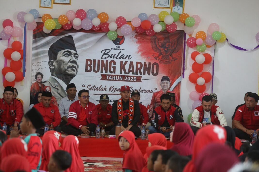 Bupati Lampung Barat, Parosil Mabsus Memperingati Bulan Bung Karno Dengan Cara Berbeda. Bupati Lampung Barat, Parosil Mabsus Memperingati Bulan Bung Karno Dengan Cara Berbeda.
