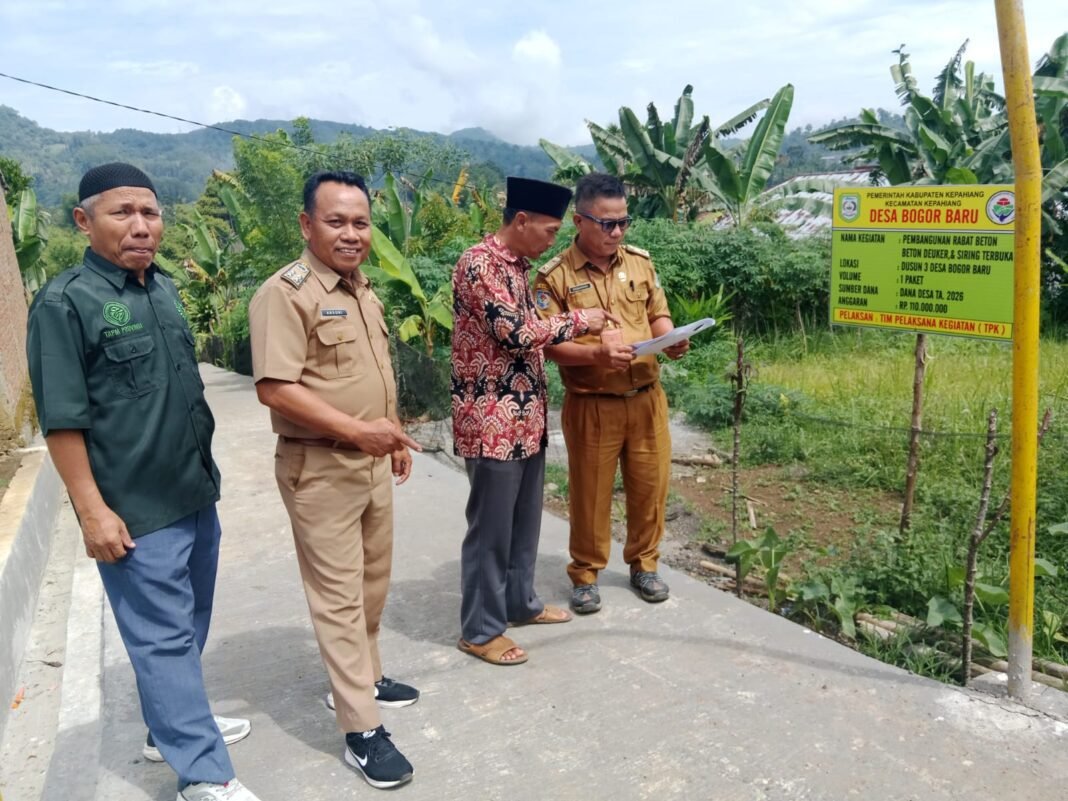 PJ KADES ANSORI SE BERSAMA TIM MONEV TINJAU PROYEK DD BOGOR BARU RP110 JUTA PJ KADES ANSORI SE BERSAMA TIM MONEV TINJAU PROYEK DD BOGOR BARU RP110 JUTA