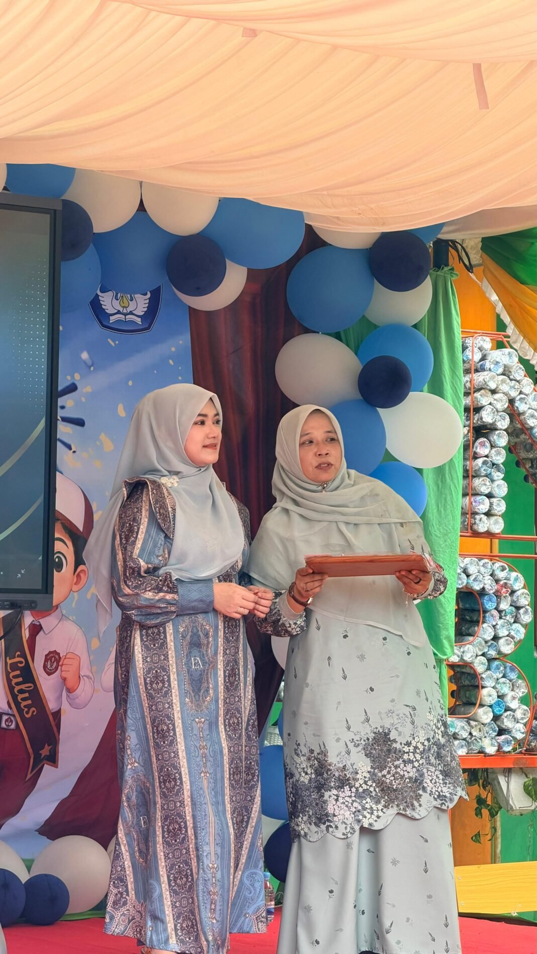 Ny.Nuri Zulkifli H.Adam Berikan Motivasi Generasi Masa Depan Di Hari Pelepasan Kelas VI SD Negeri 1 Sabang Ny.Nuri Zulkifli H.Adam Berikan Motivasi Generasi Masa Depan Di Hari Pelepasan Kelas VI SD Negeri 1 Sabang