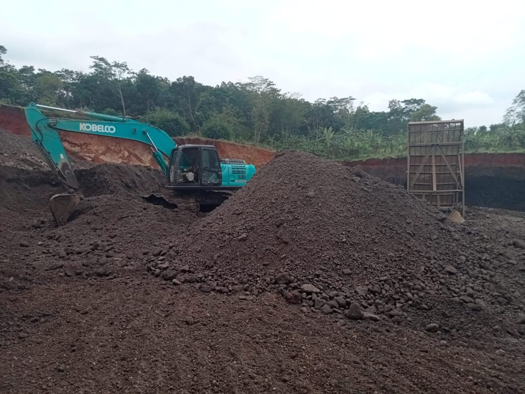 Galian C Milik H.Aceng Diduga Ilegal Masih Beroperasi, Warga Menilai Seolah Kebal Hukum Galian C Milik H.Aceng Diduga Ilegal Masih Beroperasi, Warga Menilai Seolah Kebal Hukum