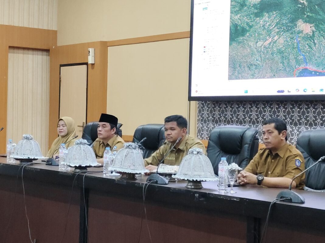 Bupati Bantaeng Terima Aspirasi Pada Giat Silaturrahmi dan Diskusi Dengan Seluruh OKP Bantaeng Bupati Bantaeng Terima Aspirasi Pada Giat Silaturrahmi dan Diskusi Dengan Seluruh OKP Bantaeng