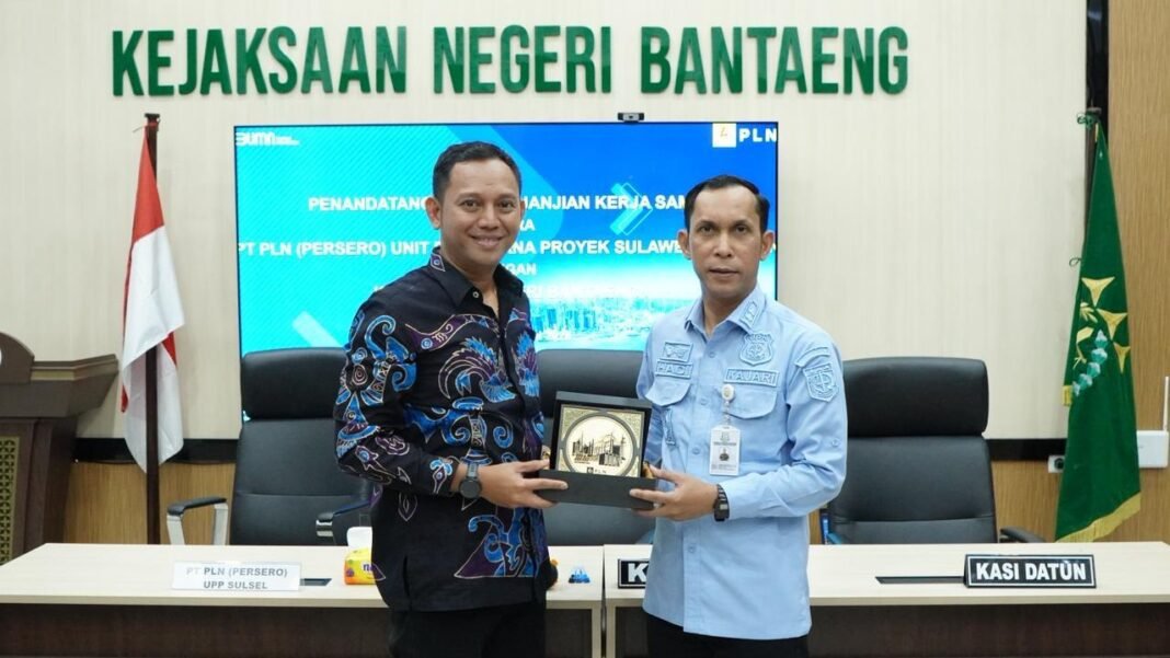 Perkuat Sinergi, Kejari Bantaeng dan PLN Sulsel Tanda Tangani Kerja Sama Kawal Proyek Strategis Nasional Perkuat Sinergi, Kejari Bantaeng dan PLN Sulsel Tanda Tangani Kerja Sama Kawal Proyek Strategis Nasional
