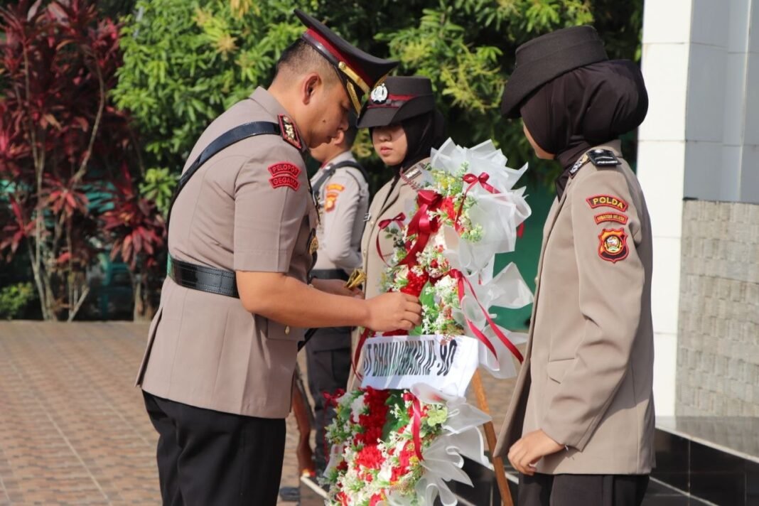 KAPOLRES MUARA ENIM PIMPIN ZIARAH DAN TABUR BUNGA DI TMP KSATRIA PERTIWI DALAM RANGKA HARI BHAYANGKARA KE-80 KAPOLRES MUARA ENIM PIMPIN ZIARAH DAN TABUR BUNGA DI TMP KSATRIA PERTIWI DALAM RANGKA HARI BHAYANGKARA KE-80
