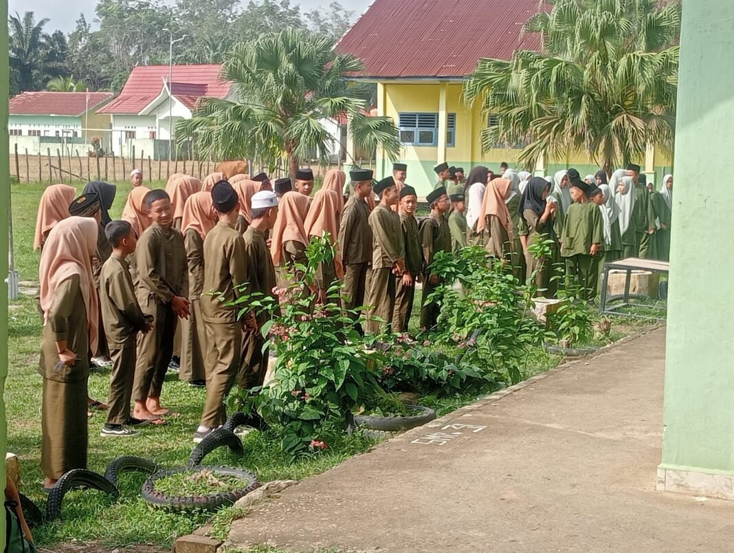 Prestasi Membanggakan! Dea Partiwi Kokoh di Puncak Kelas VIII A SMPN 31 Batang Hari Prestasi Membanggakan! Dea Partiwi Kokoh di Puncak Kelas VIII A SMPN 31 Batang Hari