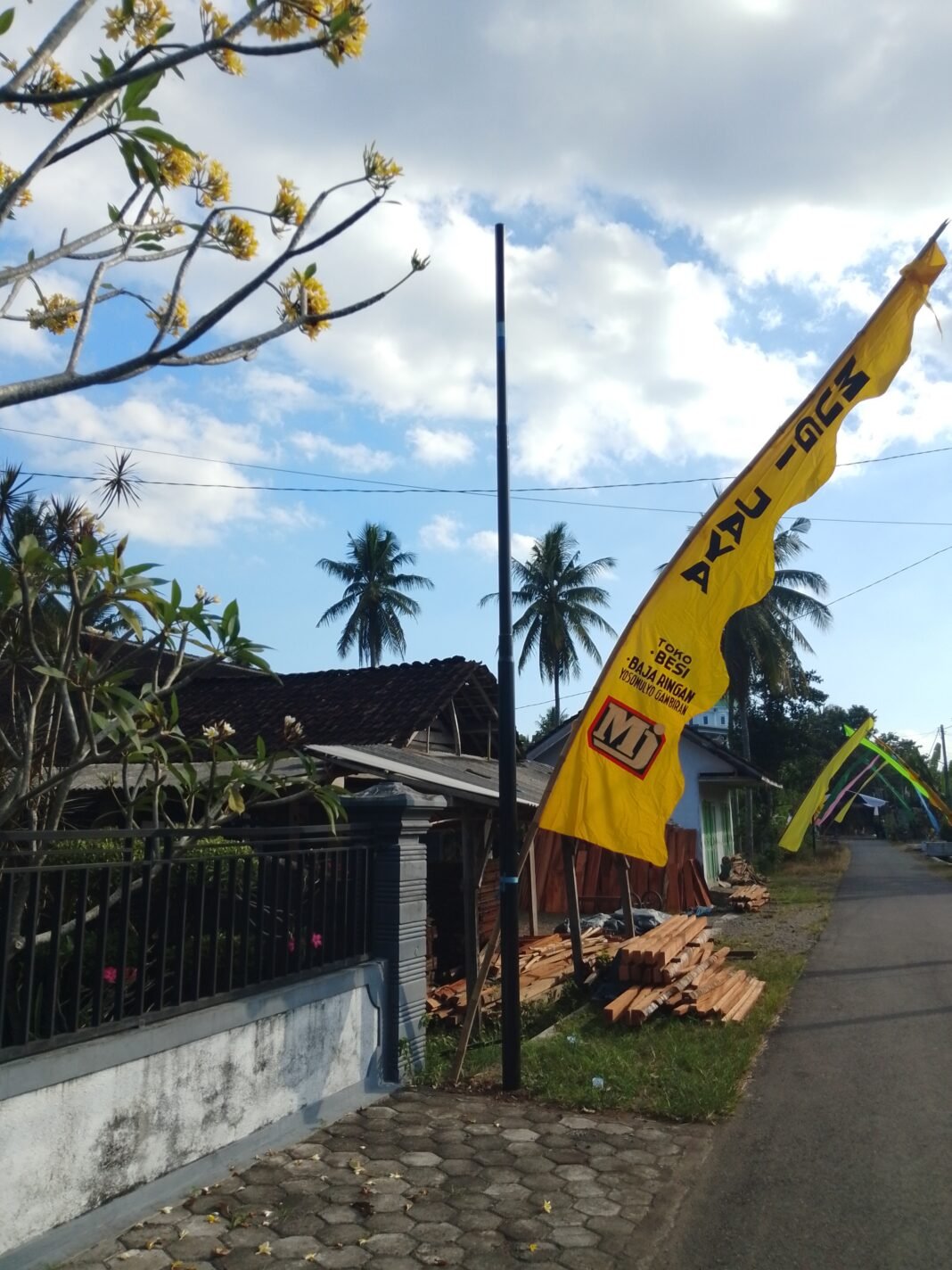Diduga Belum Kantongi Izin, Pemasangan Tiang Wifi ID Net di Desa Yosomulyo Tuai Sorotan Diduga Belum Kantongi Izin, Pemasangan Tiang Wifi ID Net di Desa Yosomulyo Tuai Sorotan